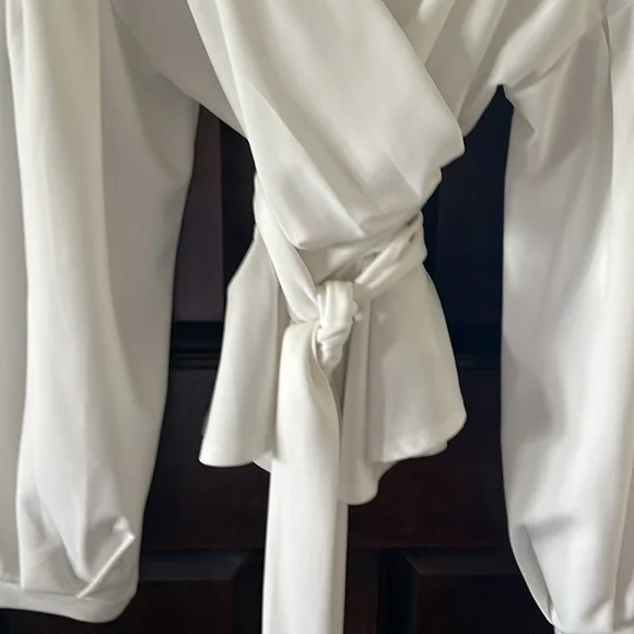 Beautiful white blouse - Picture 2 of 5